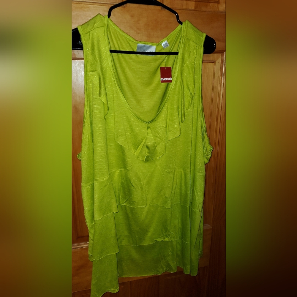Avenue Womens green lightweight ruffled tank 30/32